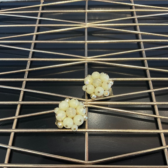 VTG 50s Western Germany Pinup Glam Green Lucite Pearl Cluster Clip Earrings - Picture 4 of 6